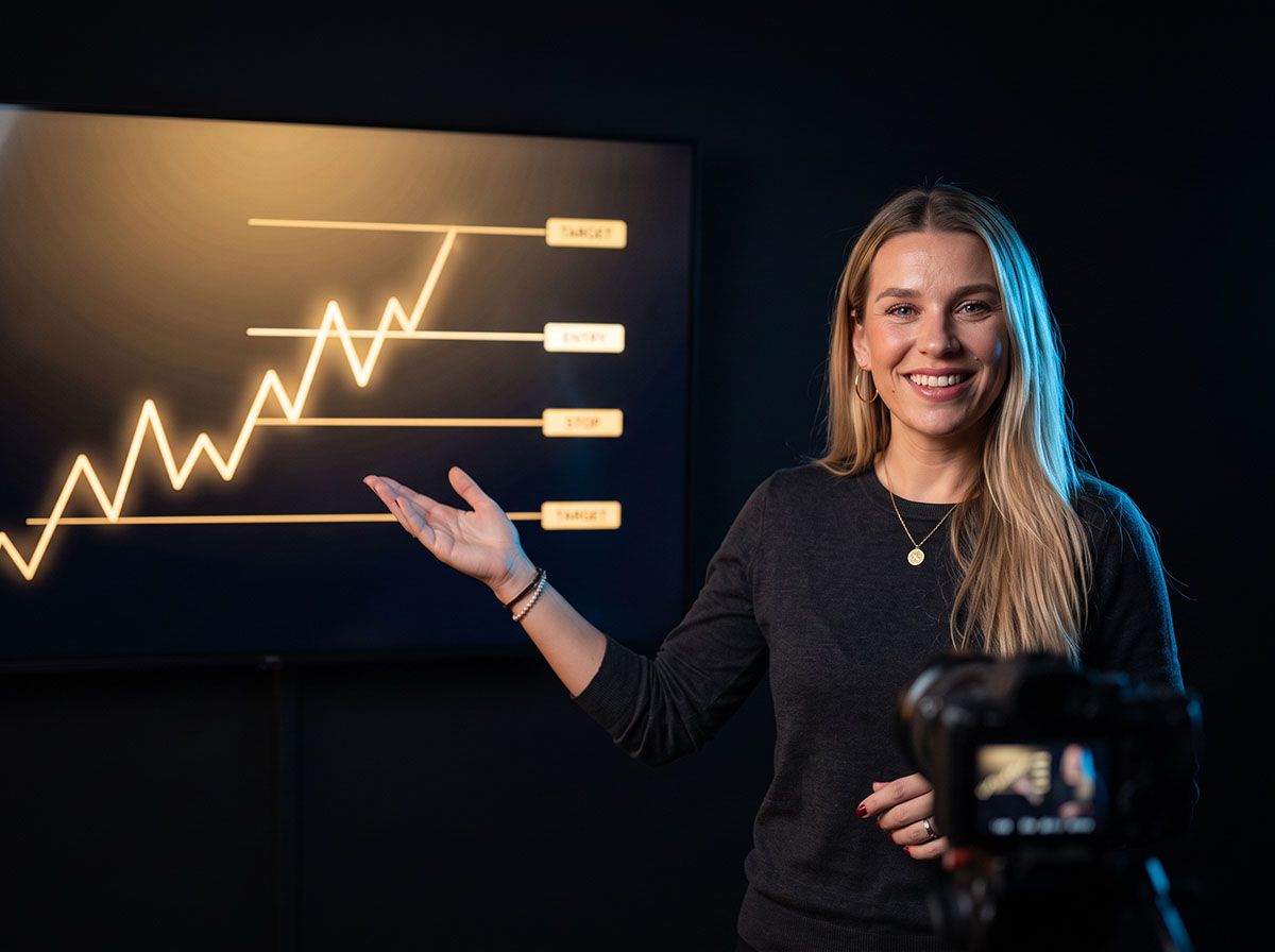The Forex Complex trainer explaining an XAUUSD gold trade setup during a free webinar