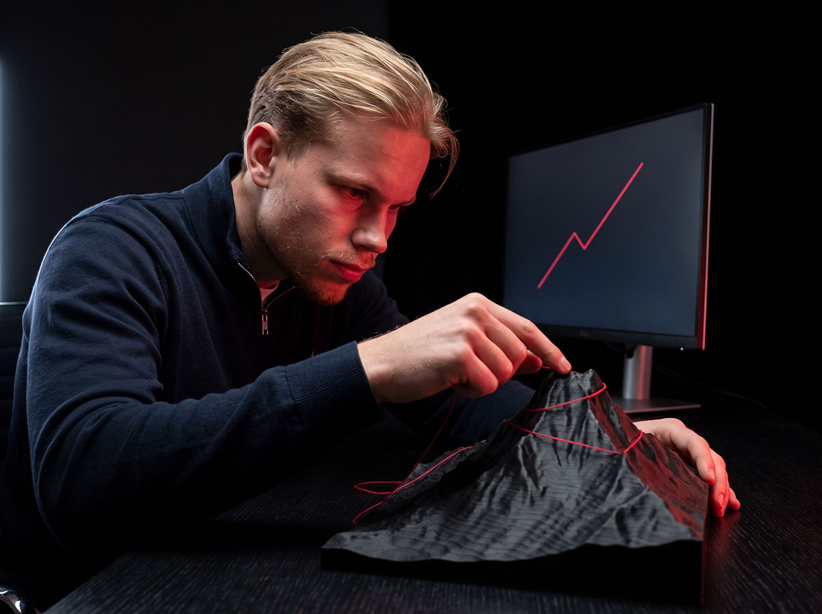 The Forex Complex analyst winding a thread up a contour model toward the summit